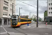 Linksabbieger -

Ein Stadtbahnzug biegt von der Paulinenstraße nach Osten in die Weinsberger Straße ab und wird gleich die Haltestelle Theater erreichen.

31.05.2016 (M)