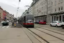 Wien Wiener Linien SL 71 (B 621) Simmering, Simmeringer Hauptstraße (Hst. Molitorgasse) am 15. Februar 2016.
