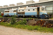 Zahlreiche 1 061, wenn nicht die ganze Flotte, stehen im Depot Rijeka und warten auf ihre Verschrottung oder vielleicht dienen manche noch als Ersatzteilspender. Ein trauriger Anblick am 19. Mai 2016. Hier Seriennummer 108.
