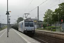 185 676-4 kam am 28.5.16 mit Kesselwagen durch Sechtem Richtung Köln gefahren.

Sechtem 28.05.2016