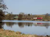 Die 232 259 mit einem Güterzug am 02.04.2016 unterwegs bei Escheldorf.