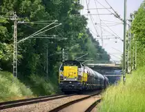 7869,7868 beide von der SNCB kommen die Kohlscheider-Rampe hoch aus Richtung Neuss,Herzogenrath mit einem Kurzen Kalkleerzug aus Oberhausen-West(D) nach Hermalle-Huy(B) und fahren durch Kohlscheid in Richtung Richterich,Laurensberg,Aachen-West. Aufgenommen vom Bahnsteig 1 in Kohlscheid. 
Bei Sonnenschein und Gewitterwolken am Nachmittag vom 2.6.2016.