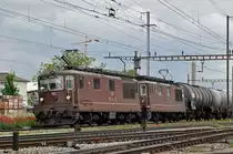 Doppeltraktion, mit den BLS Loks 192 und 171, durchfahren den Bahnhof Pratteln. Die Aufnahme stammt vom 24.05.2016.