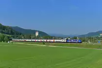 Re 460 050 mit einem IC am 30.08.2013 bei Sissach. 