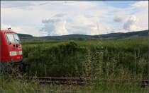 . Es brodelt in der Atmosphäre -

Die Wolke links hat irgendwie etwas unheimliches, während eine Lok der Baureihe 111 ihren Dosto-Zug Richtung Schwäbisch Gmünd und Aalen schiebt.

04.05.2016 (M(

