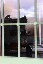 3.06.2016 Am Bahnhof Stainz steht 764.411 R abfahrbereit am Bahnsteig . 
Noch sind die Bahnhofstüren geschlossen. Diese werden sich allerdings am 25.Juni für Groß und klein öffnen. 
Ein Umfangreiches Rahmenprogramm wird Einblick geben in den Betrieb der kleinen aber feinen Lokalbahn. 