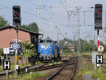 Bad Kleinen Blick Richtung Norden Bahnhofsgelände mit EGP 221 136 (ex DB V200.1);  04.06.2016
