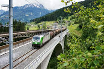 193 831-5  Christian Doppler  der SETG überquert mit dem zweiten Teil des mit geschlämmter Kreide beladenden Kesselwagenzugs die neue Angerschluchtbrücke.
Sie wird den Zug nach Schwarzach-St.Veit bringen, wo der Zug wieder mit dem ersten Teil vereint wird.
Aufgenommen am 5.6.2016