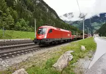1116 146-2 verlässt mit der ASTB 9613 nach Mallnitz-Obervellach, den Bahnhof Böckstein.
Aufgenommen am 5.6.2016