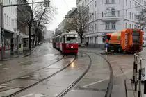 Wien Wiener Linien SL 5 (E1 4800) Leopoldstadt, Am Tabor / Nordbahnstraße am 17. Februar 2016. - Im 15. Jahrhundert wurde im Gebiet eine Befestigungsanlage zur Verteidigung gegen die Hussiten errichtet; diese Anlage wurde - wie auch andere Anlagen dieser Art - 'Tabor' genannt. Die Straße Am Tabor hat diese Bezeichnung seit 1890.