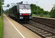 189 289 von MRCE kommt aus Richtung Aachen-West,Laurensberg,Richterich und fährt durch Kohlscheid und fährt als Lokzug aus Aachen-West nach Neuss-Hbf und fährt in Richtung Herzogenrath. Aufgenommen vom Bahnsteig 1 in Kohlscheid. 
Am Nachmittag vom 6.6.2016.