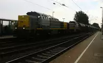 7866 und 7867 beide von der SNCB kommen die Kohlscheider-Rampe hoch aus Richtung Neuss,Herzogenrath mit einem Kurzen Kalkleerzug aus Oberhausen-West(D) nach Hermalle-Huy(B) und fahren durch Kohlscheid in Richtung Richterich,Laurensberg,Aachen-West. Aufgenommen vom Bahnsteig 1 in Kohlscheid.
Am Nachmittag vom 6.6.2016.