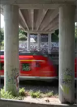 Unter der Brücke -

...fährt eine S-Bahn der Linie S3 auf dem vordersten Gleis in Richtung Stuttgart.

Fellbach, 07.06.2016 (M)