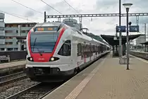 Ausfahrt von RABe 523 053 zusammen mit RABe 522 211 als S3 nach Olten aus dem Bahnhof von Pratteln.