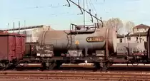 Dieser FS Gallinari Kesselwagen wurde für den Transport von Wein und Fruchtsäften eingesetzt - Hier in Mailand, im März 1984, hat er noch die alte, bis zum 31.12.79 gültige Kennzahl 20 für das Austauschverfahren. Zwei ähnliche Wagen sieht man hier
http://www.drehscheibe-online.de/foren/read.php?17,6297846 