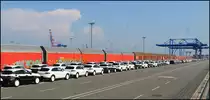 Hccrrs Wagen der ATG (jetzt DB-Schenker Rail Automotive GmbH) nach der Entladung von Porsche Cayenne`s am Jade-Weser-Port die aus Platzmangel in Bremerhaven hier zwischengelagert werden. Wilhelmshaven 09/06/2016