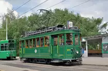 Be 2/2 215 wartet auf einer Extrafahrt auf dem Bruderholz. Die Aufnahme stammt vom 05.06.2016.