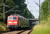 111 127-7 DB  kommt die Kohlscheider-Rampe hoch aus Richtung Neuss,Herzogenrath mit dem RE4 aus Dortmund-Hbf nach Aachen-Hbf und fährt durch Kohlscheid in Richtung Richterich,Laurensberg,Aachen-West,Aachen-Schanz,Aachen-Hbf. 
Aufgenommen vom Bahnsteig 1 in Kohlscheid. 
Bei Sommerwetter am Nachmittag vom 9.6.2016.