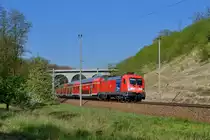 182 010 mit einem RE am 11.05.2016 bei Frankfurt-Rosengarten. 