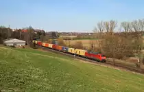 152 010 mit Containerzug am 01.04.2016 bei Elze.