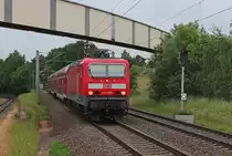An dem Wochenende vom 11.06 zum 12.06 war der  kleine Fahrplanwechsel  bei der Bahn. Dies war gleichzeitig der letzte Einsatztag der DB Regio Südost auf der Franken-Sachsen-Magistrale von Dresden nach Hof. Dies ist gleichzeitig der letzte Einsatztag der BR 143 in Großteilen von Sachsen, nur noch bei dr S-Bahn in Dresden wird man Sie sehen können. Ab dem 12.06.2016 bedient die Leistungen des RE 3 (Dresden Hbf - Hof Hbf) und RB30 (Dresden Hbf - Zwickau (Sachs) Hbf) die Transdev Tochter MRB. Außerdem wurde die RB45 (Chemnitz Hbf - Riesa/Elsterwerda) ebenfalls an die MRB verloren.

143 885-2 fährt am 11.06.2016 dem mit RE 47623 (Hof Hbf - Dresden Hbf) durch Oberrothenbach.
