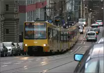 . Von der kurzen Zwischen-Ebene in die Steigung -

Die Stadtbahnstrecke in der Stuttgarter Alexander- bzw Haußmannstraße soll mit bis zu 8,5% Steigung die steilste normalspurige Adhäsionsstrecke in Europa sein. Ob es stimmt weiß ich nicht. Hier biegt sich ein langer Zug der U7 schön durch, nachdem er die Haltestelle Eugensplatz passiert hat.

02.12.2015 (M)