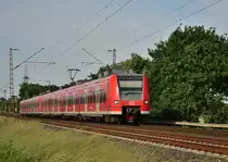 Gegengleisbetrieb....weil irgendwas das Richtungsgleis blockierte musste diese verspätet und in doppeltraktion fahrende RB33 auf dem Gegengleis nach Aachen fahrend vor meine Linse geraten. 8.6.2016