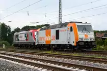 285 001-4 der HVLE hat am 16.06.2016 bei Bielefeld die neue Captrain 187 mit Akiem werbung im Schlepp. 