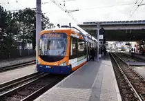 rnv-Tramwagen 4147 als Linie 5 (Seckenheim Pforzheimer Straße - Käfertal Bahnhof), am 24.3.2016 im Bahnhof Käfertal.


