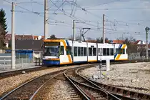 rnv-Tramwagen 2213 als Linie 4 (Käfertal Bahnhof - Oggersheim Endstelle), am 24.3.2016 bei der Fahrt über die Wendeschleife im Bahnhof Käfertal.

