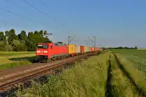 152 106 mit einem umgeleiteten Containerzug am 02.06.2015 bei Plattling. 