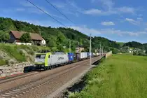 185 549 mit einem KLV am 16.06.2016 bei Wernstein am Inn.