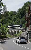 Kurz nach der neuen Haltestelle  Neuhausen Rheinfall  ist ein Thurbo GTW RABe 526 Richtung Jestetten unterwegs. 
18. Juni 2016