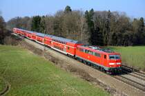 Standardstelle in Gutmart mit Standardkost und doch schon historisch: Am 22. März 2013 machte sich die in gutem Pflegezustand befindliche 111 006 vor RE 79021 nach Salzburg nützlich. Inzwischen hat die Lok jedoch einem schweren Brandschaden erlitten und wird wohl der Verschrottung anheimfallen.