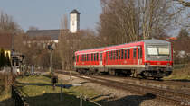 RB 22726 am 19.03.2016 gefahren von 628 563 auf dem Weg von Lindau Hbf nach Friedrichshafen Hafenbahnhof hier beim Abzweig in Lindau-Aeschach. Im Hintergrund ist die Kirche in Aeschach zu sehen.