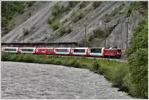 GEX904 mit Ge 4/4 I 605  Silvretta  bei Trin. (17.04.2016)