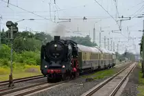 Nach etwas Regen und Donnergrollen verschonte man uns hier mit Regen. 01 118 kam am 18.6.16 mit dem Rheingoldsonderzug aus Bingen nach Bodenheim durch Buntersblum gefahren.

Guntersblum 18.06.2016