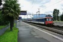 Am 19.06.2016 verkehrte der Dispo Gen�ve als IR 71713/1818 einmal Brig retour. Im Bild ist der Pendel als Ersatz IR 1818 beim Zwischenhalt in Aigle, an der Spitze ist der BDt EWII 50 85 82-33 928-1, dahinter sind 4 B EWI, ein A EWI und die Re 420 126-5 (11126).