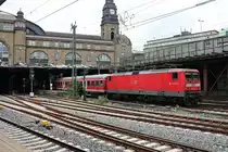 Ausfahrt am 25.05.2015 von der Kieler 112 150 mit einem  SH-Express  (Hamburg Hbf - Flensburg) aus dem Hamburger Hauptbahnhof.