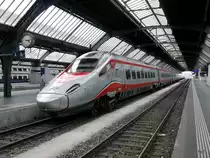 FS / SBB - Triebzug ETR 610 711-9 im HB Zürich am 28.05.2016