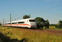ICE 906 von Leipzig Hbf nach Hamburg-Altona, am 18.06.2016 in Zschortau.

