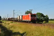 185 151-8 mit einem gemischten Güterzug in Zschortau, am 18.06.2016.
