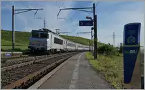 Die etwas farblose SNCF BB 22 362 schiebt ihren TER 96500 von Lyon nach Genève und hat bei Russin ihr Ziel schon fast erreicht.
20. Juni 2016