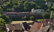 In Laufenburg (Baden) halten 641 016-1  Grenzach-Wyhlen  und 641 013-8  Basel . Aufgenommen von der Laufenburg (Aargau) im Juni 2016.