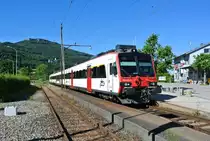 Auf der OeBB verkehrt seit ende 2015 ein SBB Domino welcher die beiden alten Pendel ersetzt hat. Mittlerweile wurde der Steuerwagen mit dem OeBB Logo versehen:
At 50 85 19-43 802-4 (wurde für den Einsatz auf der OeBB zu 2/3 deklassiert, verkehrt jedoch immer noch als reiner 1. Kl. Steuerwagen), B INOVA 50 85 20-43 009-3 und RBDe 560 202-4 beim Wenden in Oensingen, 22.06.2016.