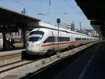 Ein ICE T (Br. 411) fährt am 23.06.2016 als ICE 28 in den Würzburger Hbf ein.