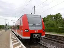 Am 17.05.2016 steht 425 047 in Rottendorf und wartet auf die Ausfahrt als RB 58269 nach Schweinfurt Hbf.