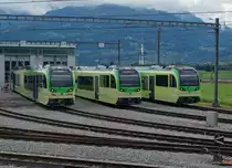 TPC/AOMC: Am 19. Juni 2016 verabschiedete sich die TPC zusammen mit der lokalen Bevölkerung und vielen Bahn Fotografen von nah und fern von den BDeh 4/4 511-514 (1954), Be 4/4 101-105, ehemals BLT (1966) sowie den BDeh 501-503 (1987/1992). Dabei konnten zum letzten Mal die fotogenen Fahrzeuge, die während vielen Jahren das Gesicht der AOMC prägten, im Einsatz fotografiert werden. Gleichzeitig wurden auch vier Triebzügen der neusten Generation vorgestellt. Während ein  BIRSIGTALER  in seine Heimat zurückkehrt, werden die BDeh 4/4 511-514 nicht verschrottet, sondern für Fr. 1.-- pro Fahrzeug nach Belgien verkauft. An dem bedeutendsten Tag der Geschichte der TPC konnten den Festbesucher alle vier neuen Triebzüge vor der Werkstätte en Châlex präsentiert werden. Bei zwei Triebzügen fehlte noch die Beschriftung und ausstehend waren die vier B. Sämtliche Fahrzeuge wurden zur Freude der Bahn Fotografen fotogen aufgestellt. Merci beaucoup an die TPC mit dem freundlichen Personal. Diese Aufnahme von einem etwas höheren Fotostandort wurde aus dem fahrenden Zug geknipst.   
Foto: Walter Ruetsch 