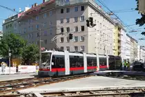 B1 712 auf der Linie 2 beim Passieren der Gleisbaustelle in der Taborstraße/Heinestraße, 28.06.2016
