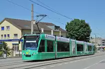 Be 6/8 Combino 308, mit einer Sennheiser Teilwerbung, fährt zur Haltestelle Salinenstrasse. Die Aufnahme stammt vom 23.06.2016.